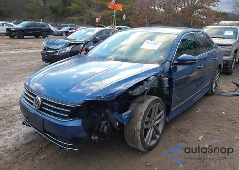 2017 Volkswagen Passat 1.8T R-Line из США, поврежденный, VIN 1VWDT7A37HC037399